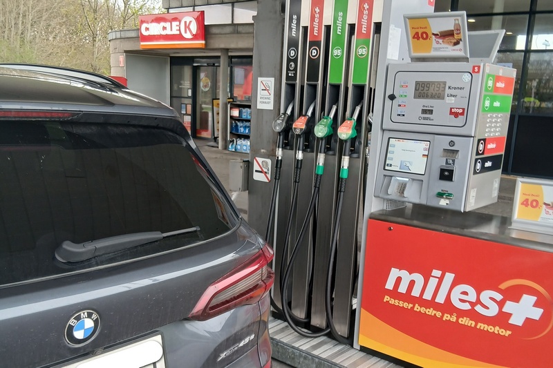 BMW X5 hybrid on a long-distance relocation