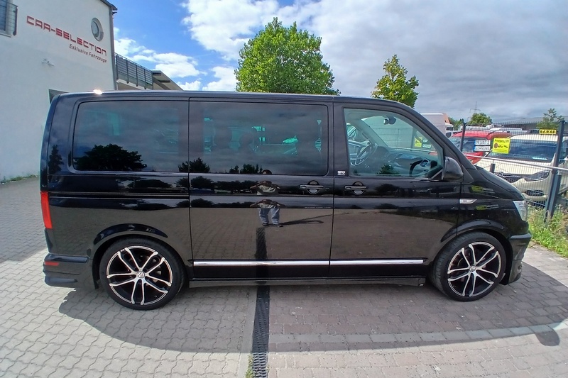 Premium 7-seater minivan collected from a Berlin dealership